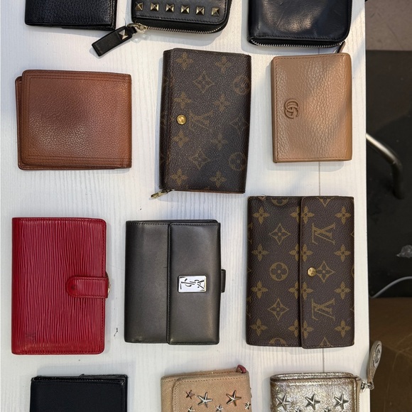 🎁SUNDAY PICK 1 KICK 1 NIGHT DO NOT MISS! LV GUCCI DIOR BURBERRY AND MORE...🤩 - Picture 3 of 4
